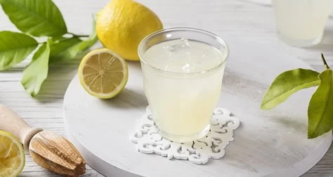 Zaatar W Zeit team serving customers