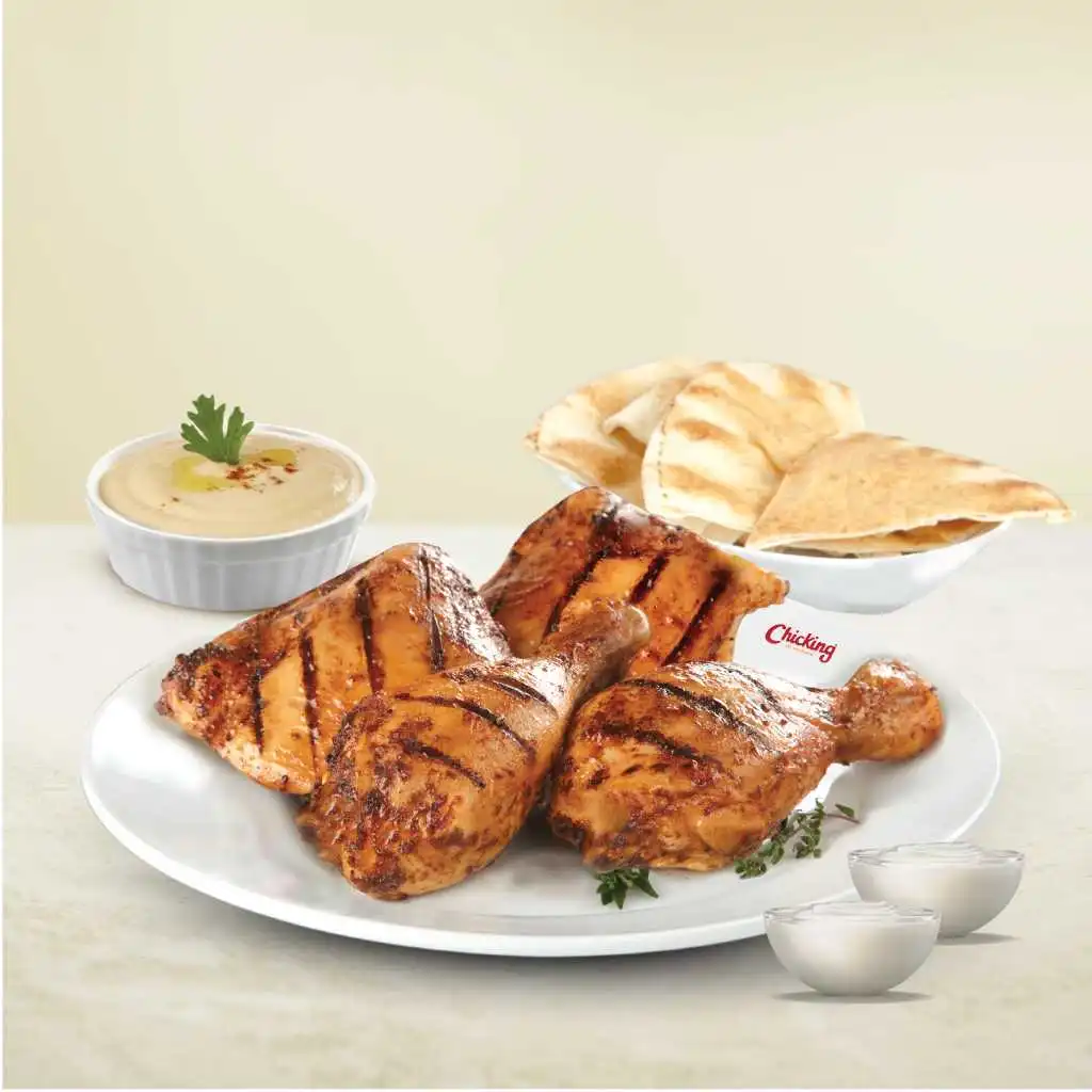 Chicking chicken nuggets with dip